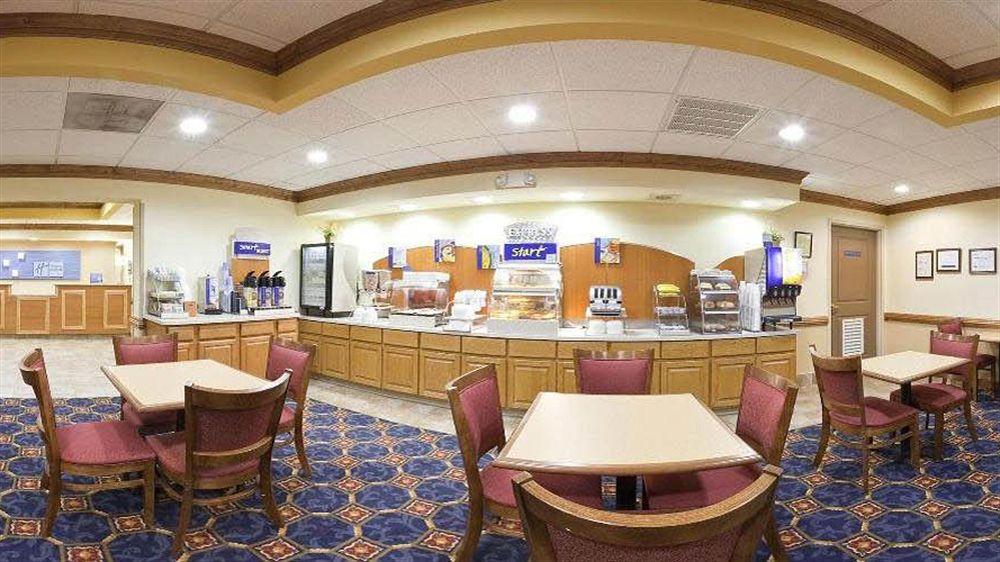 Holiday Inn Express Hotel & Suites Byron By Ihg Экстерьер фото