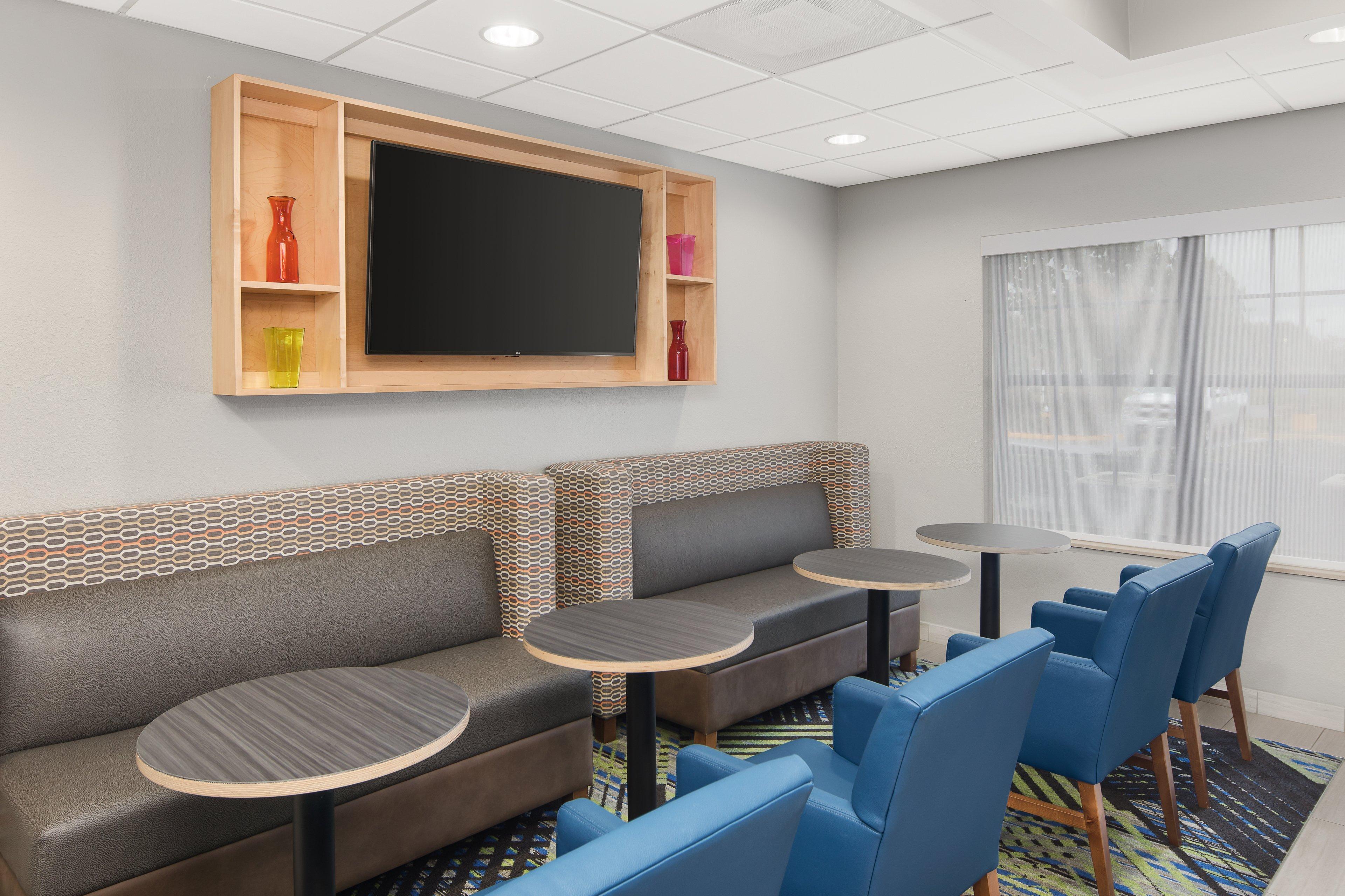 Holiday Inn Express Hotel & Suites Byron By Ihg Экстерьер фото