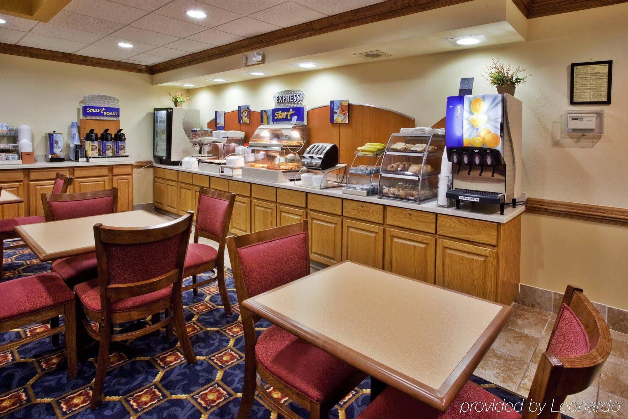 Holiday Inn Express Hotel & Suites Byron By Ihg Экстерьер фото