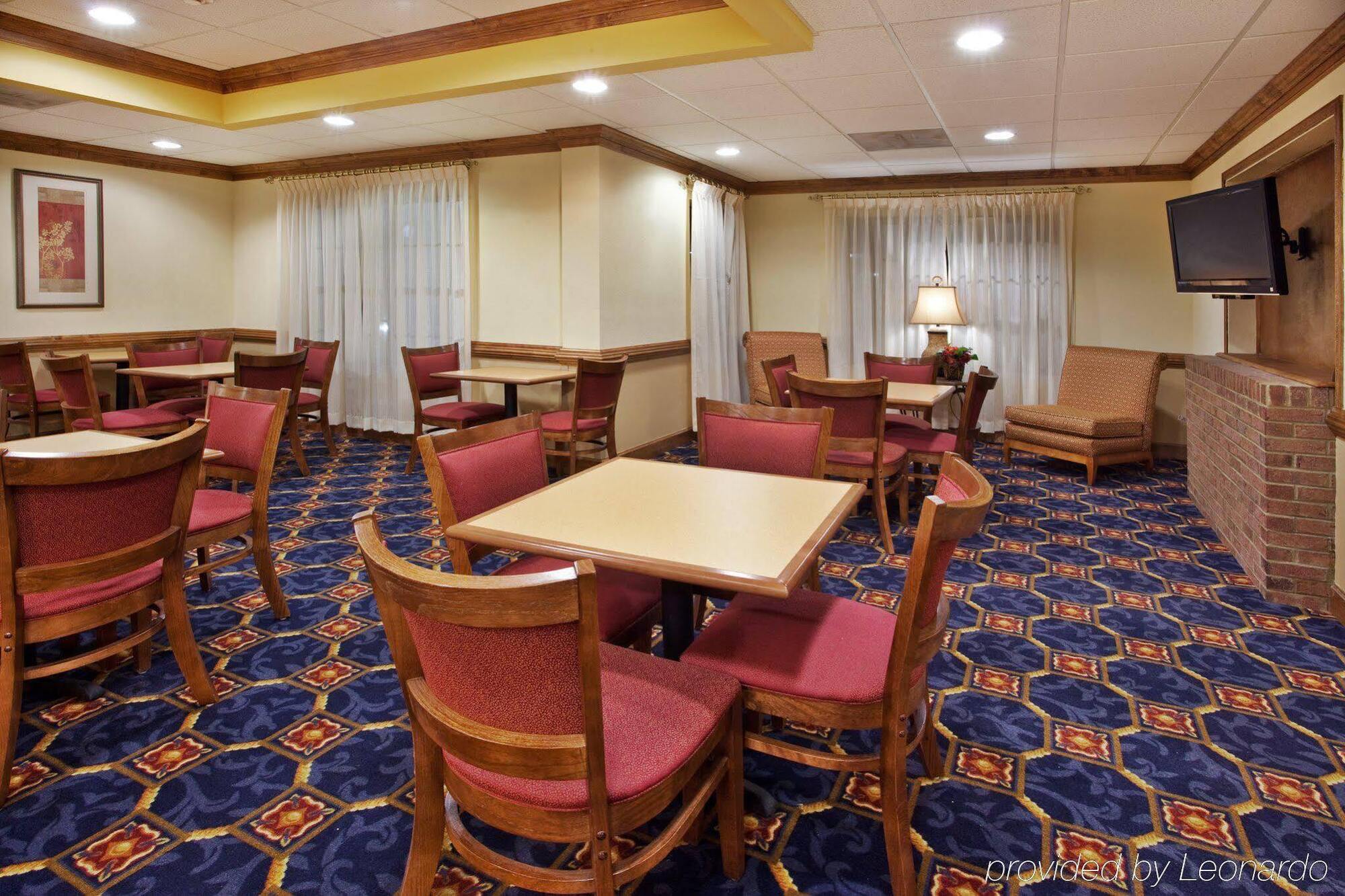 Holiday Inn Express Hotel & Suites Byron By Ihg Экстерьер фото