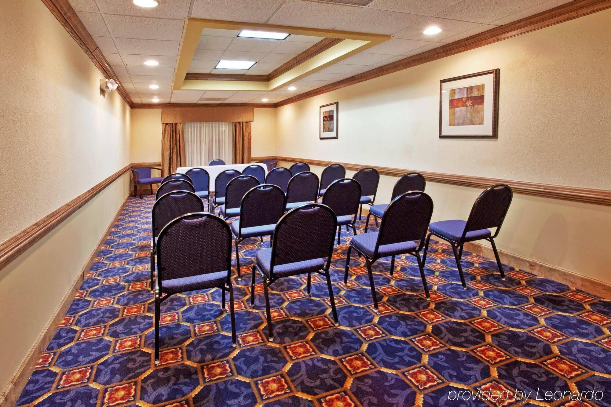 Holiday Inn Express Hotel & Suites Byron By Ihg Экстерьер фото