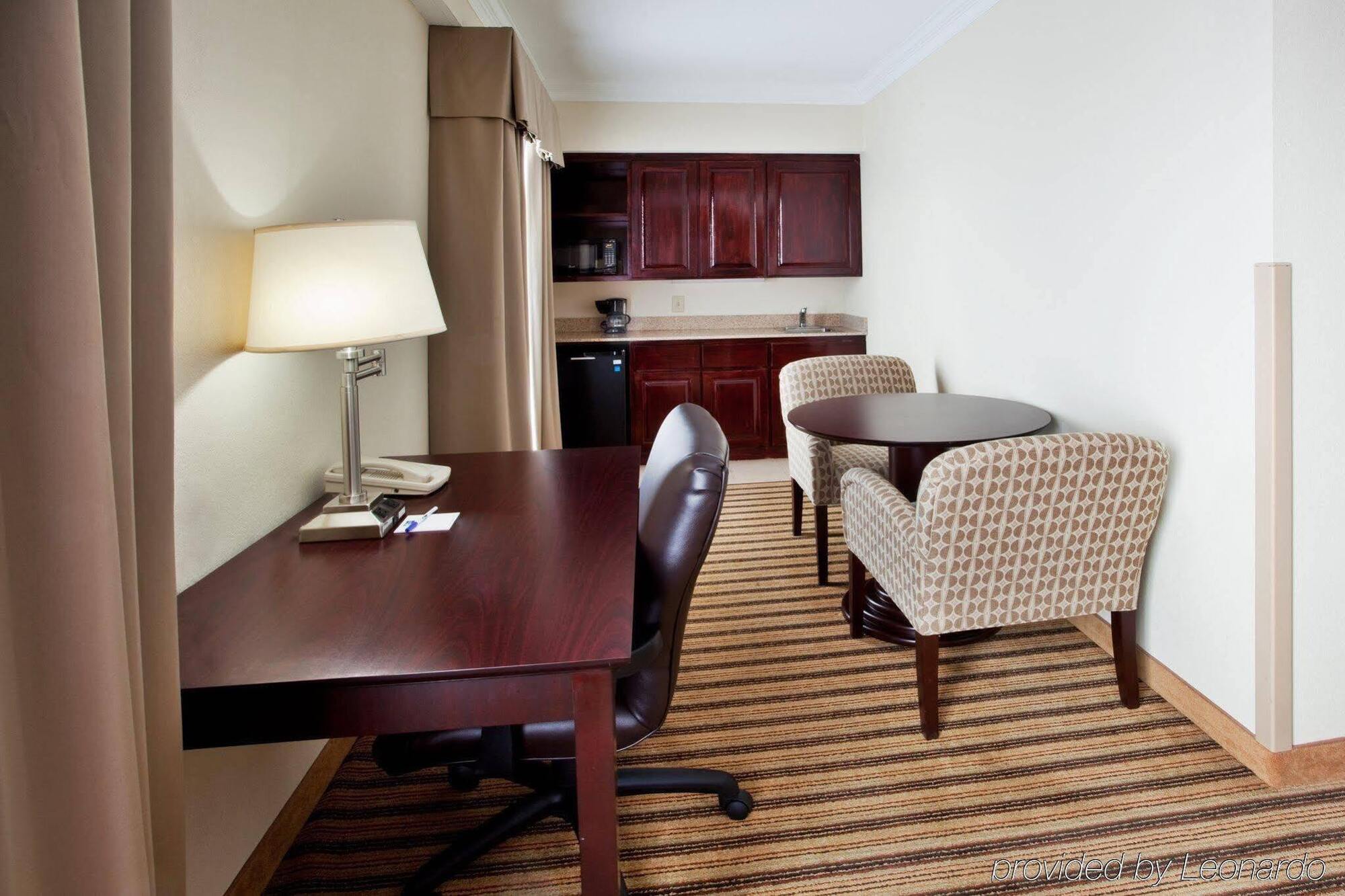 Holiday Inn Express Hotel & Suites Byron By Ihg Экстерьер фото